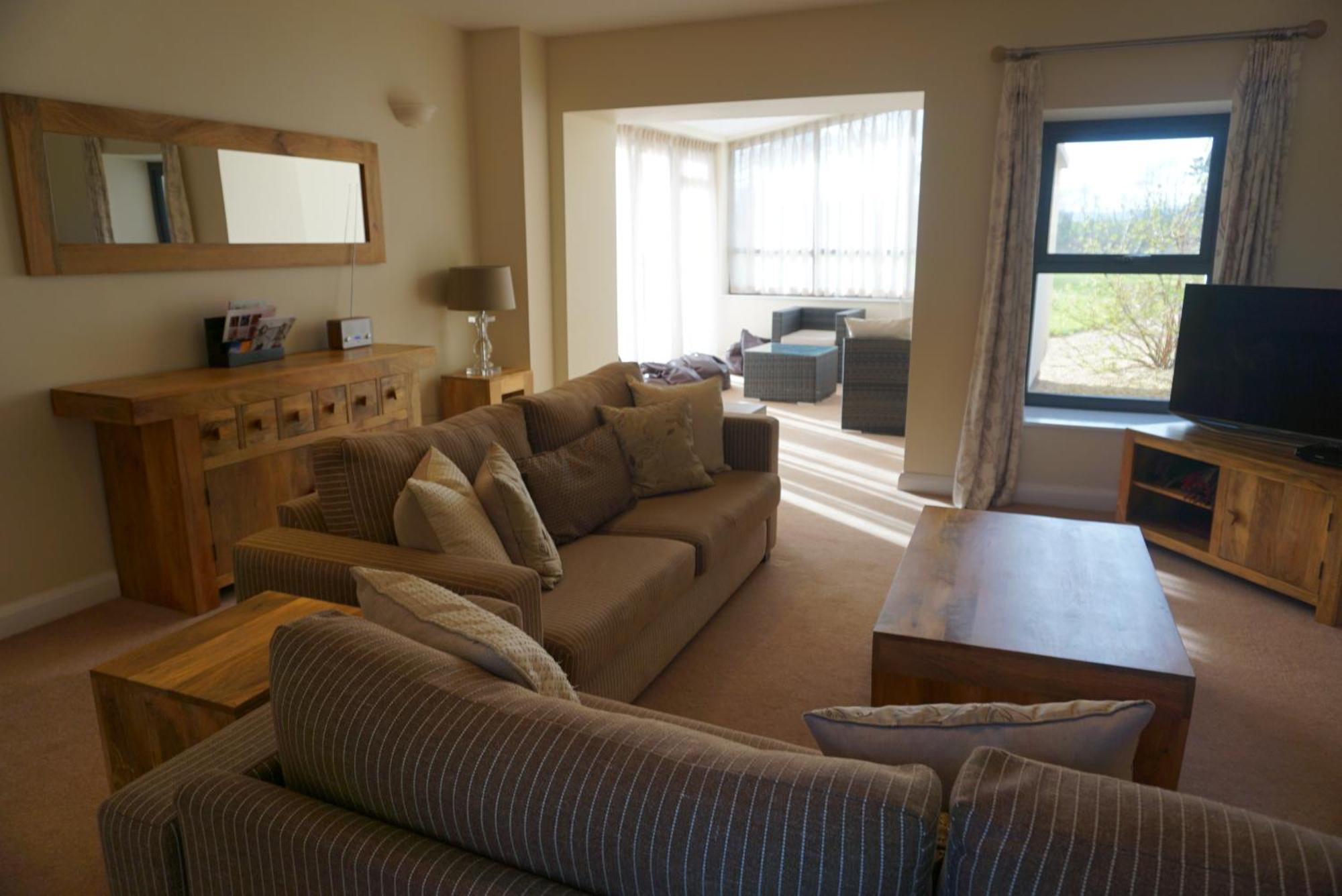 Hunter Lodges By Celtic Manor Newport  Exterior foto