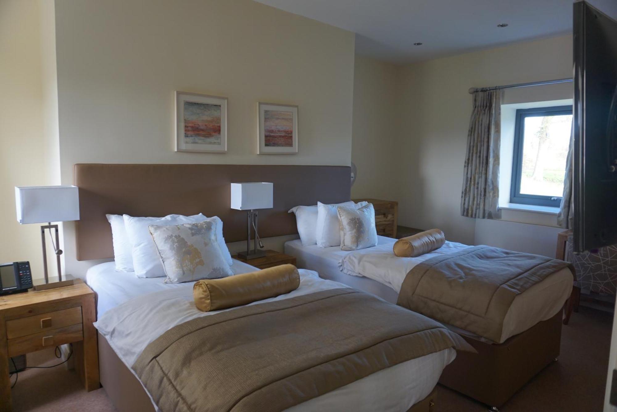 Hunter Lodges By Celtic Manor Newport  Exterior foto