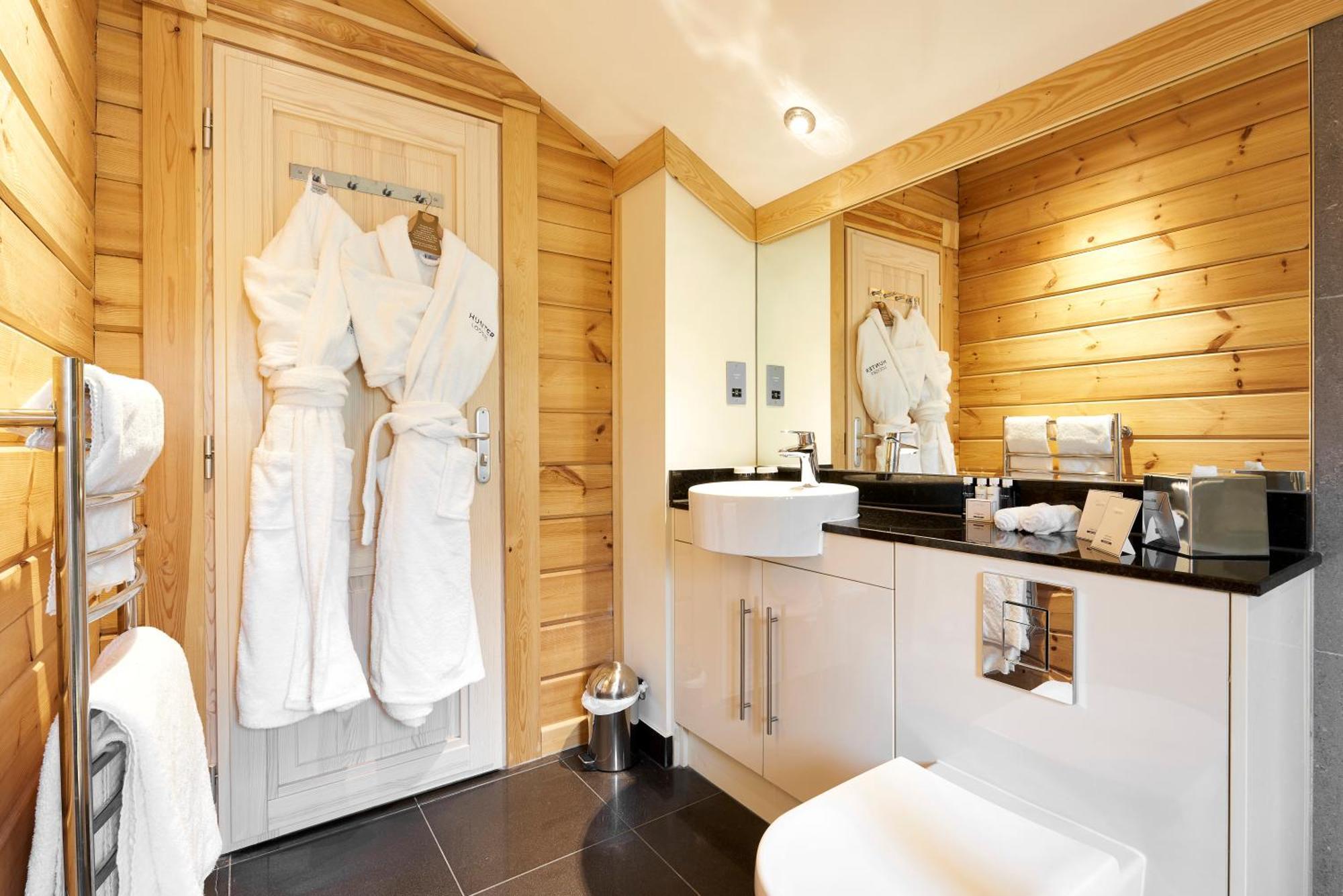 Hunter Lodges By Celtic Manor Newport  Exterior foto
